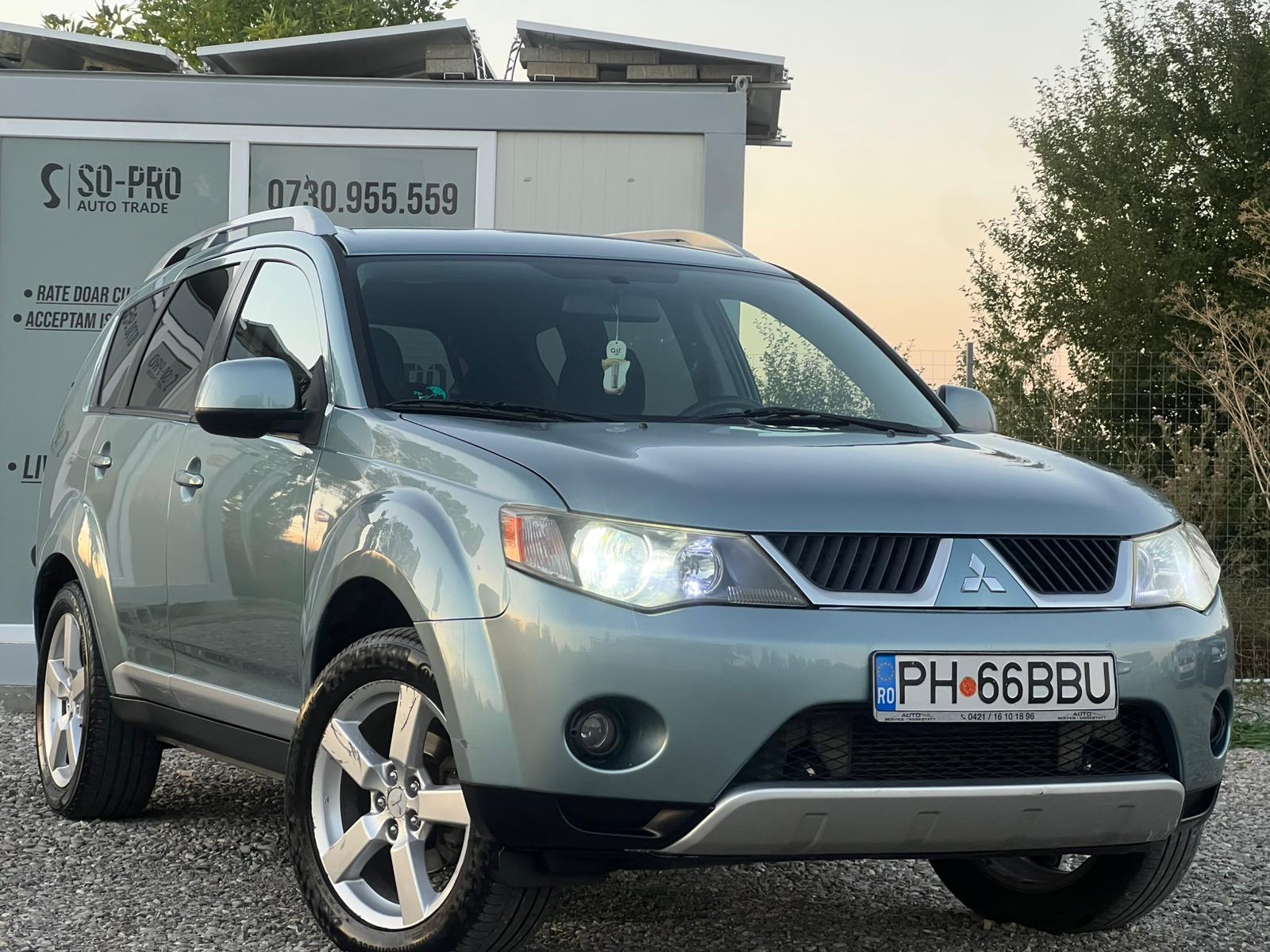 Mitsubishi Outlander • 2.0 TDI • 4x4 la buton • 7 locuri • 2007