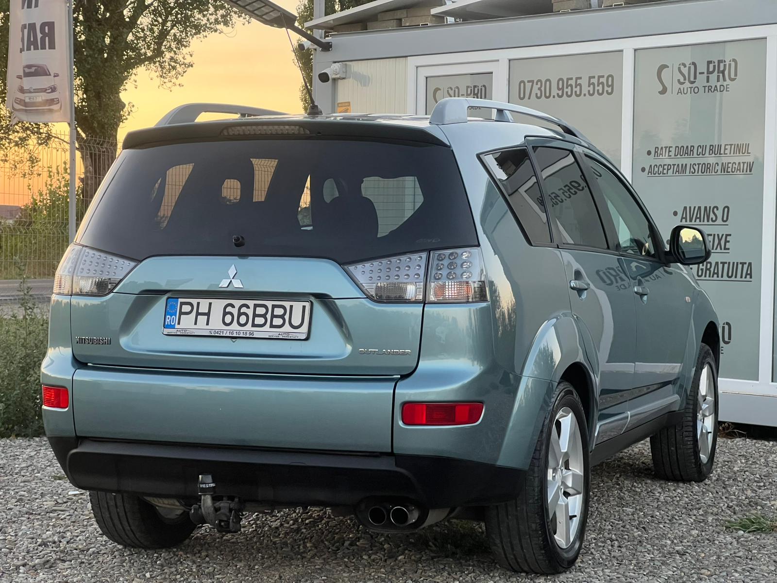 Mitsubishi Outlander • 2.0 TDI • 4x4 la buton • 7 locuri • 2007