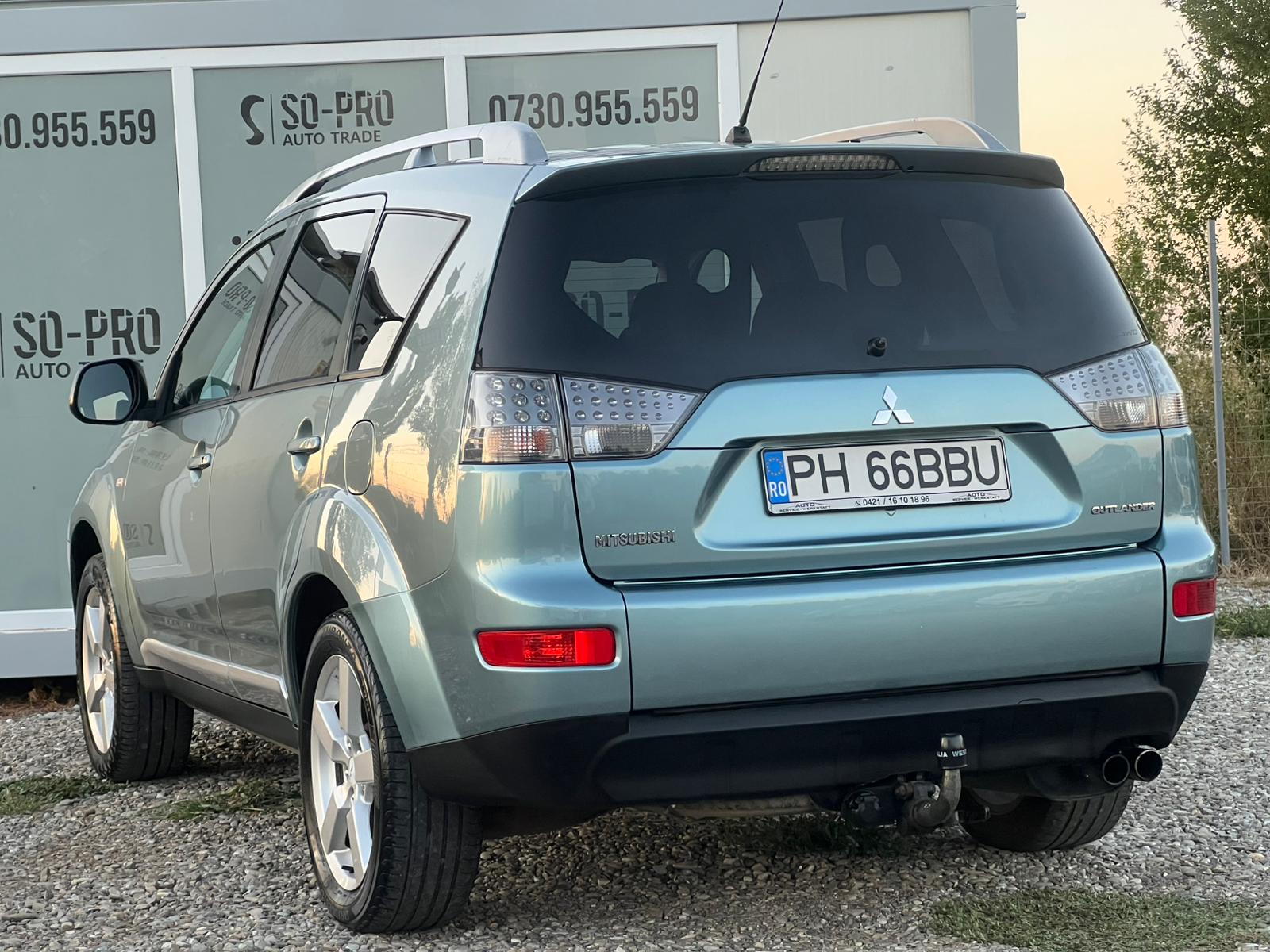 Mitsubishi Outlander • 2.0 TDI • 4x4 la buton • 7 locuri • 2007